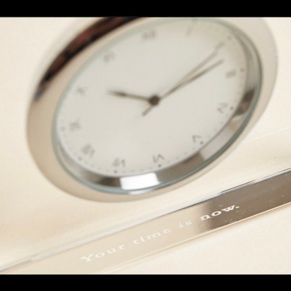 ANNA New York Vola Lucite Clock - Picture 3 of 9